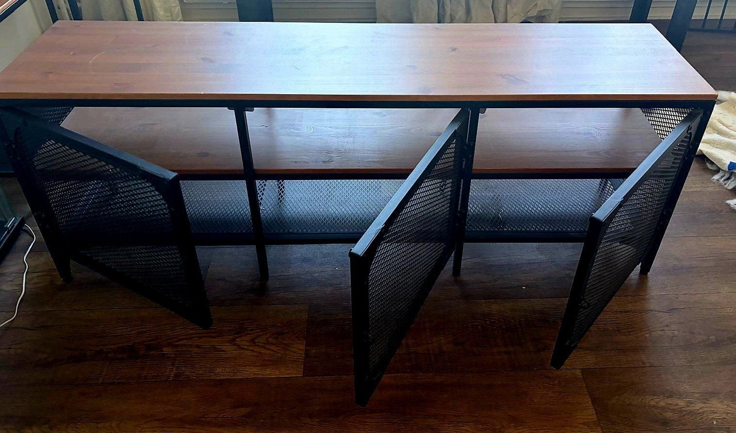 TV-meubel met houten blad en metalen deuren, Gebruikt, 100 tot 150 cm, Industrieel, 25 tot 50 cm