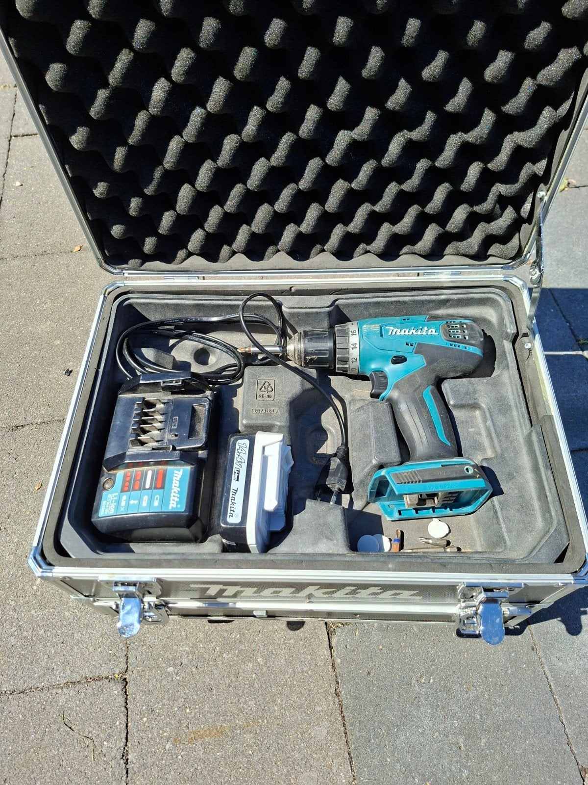Makita Boor- en Schroefmachine met Koffer en Accessoires, Gebruikt, Variabele snelheid, Ophalen of Verzenden, Boor- en Schroefmachine