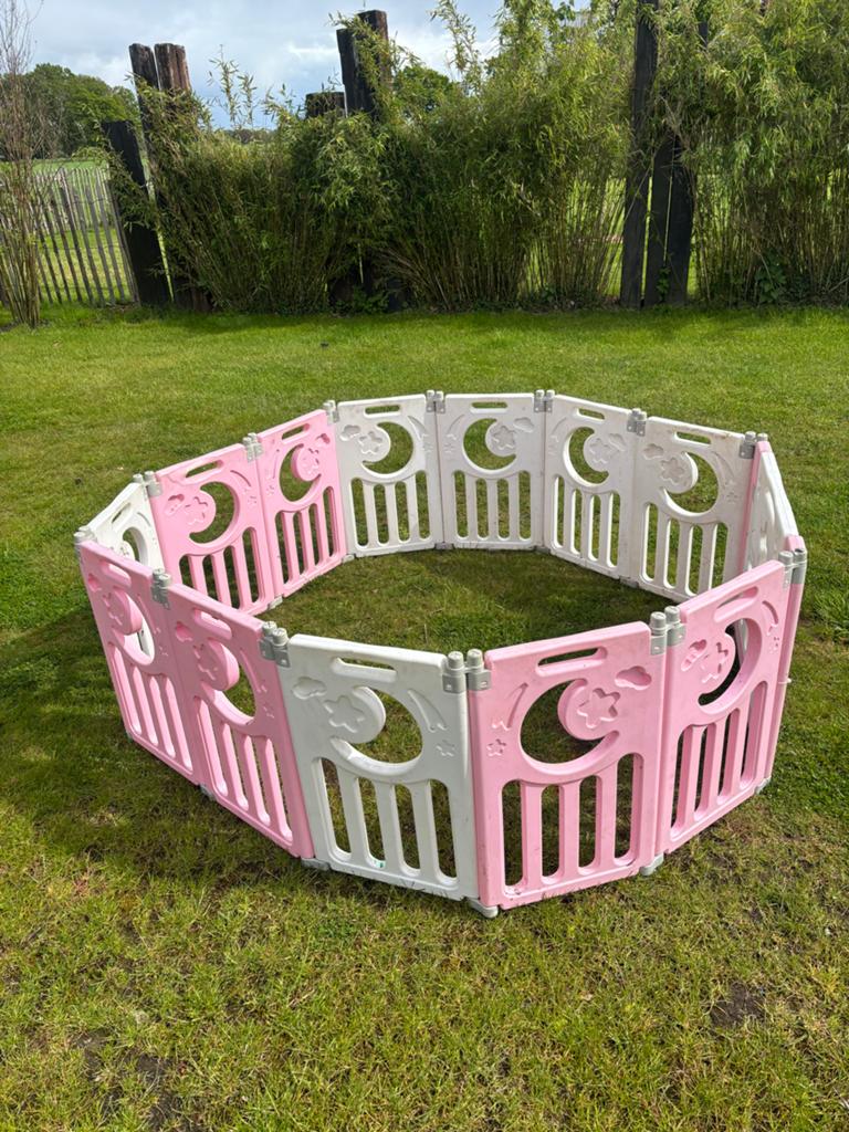 Roze/wit speelhoek/box voor kind of huisdier, Ophalen, Gebruikt