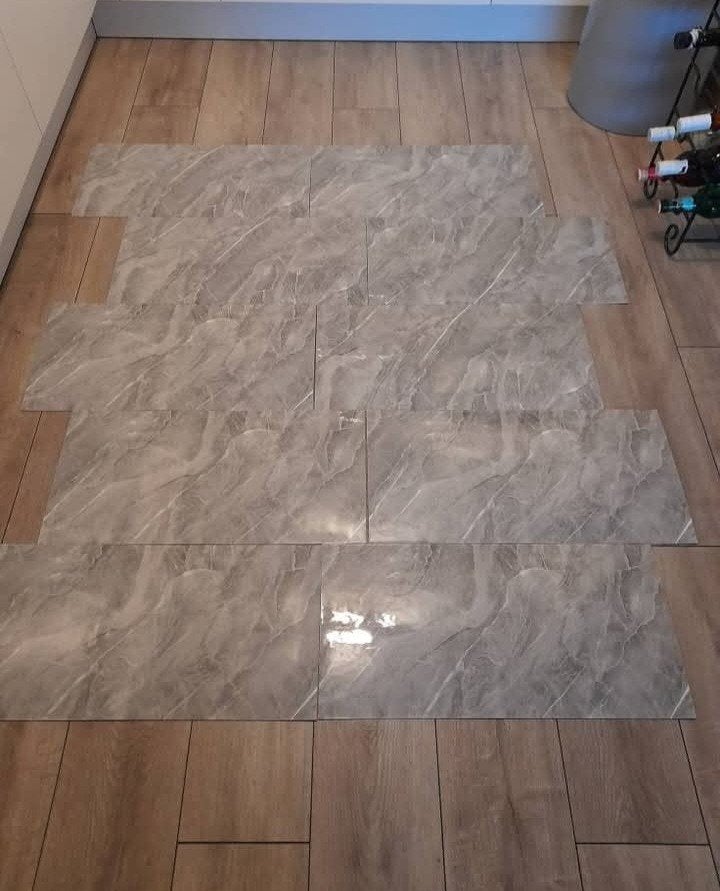 10 nieuwe grijs marmeren plaktegels, Overige materialen, Nieuw, Ophalen of Verzenden, 20 tot 40 cm