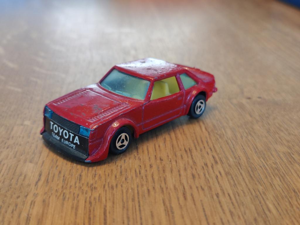 Polistil Toyota Celica ROOD, Hobby en Vrije tijd, Modelauto's | Overige schalen, Ophalen of Verzenden, Zo goed als nieuw, Auto