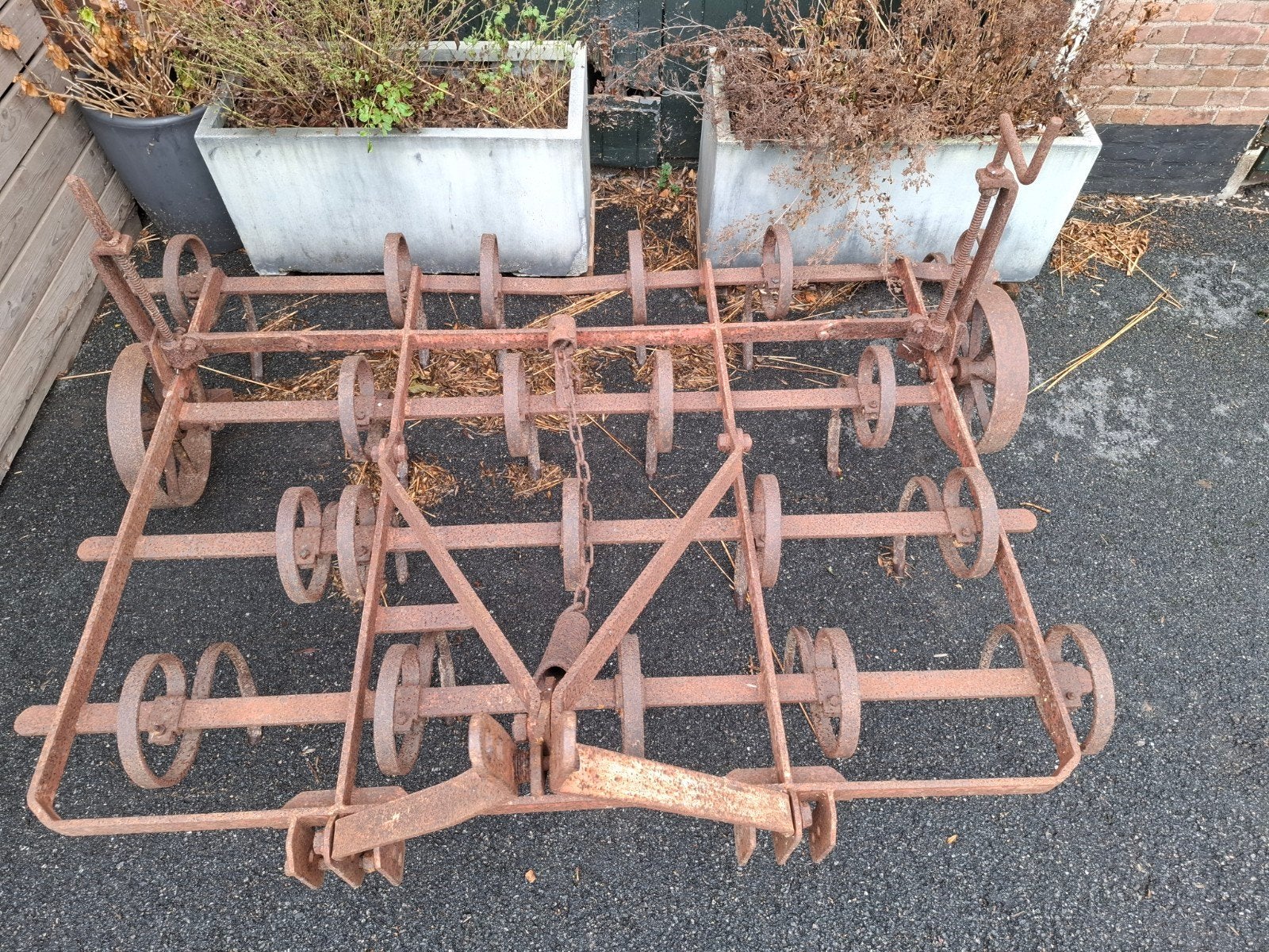Antieke Triltand Cultivator / Veertandeg – Prachtig Tuindeco, Ophalen, Gebruikt