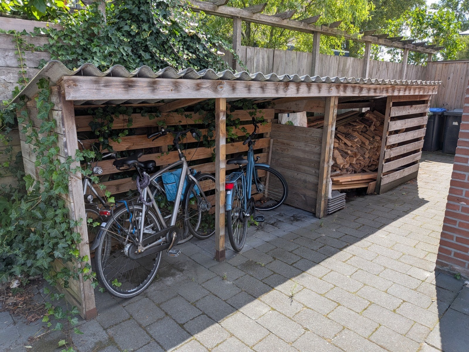 Houten berging met golfplaten dak, Ophalen, Gebruikt, Hout, Fietsenberging