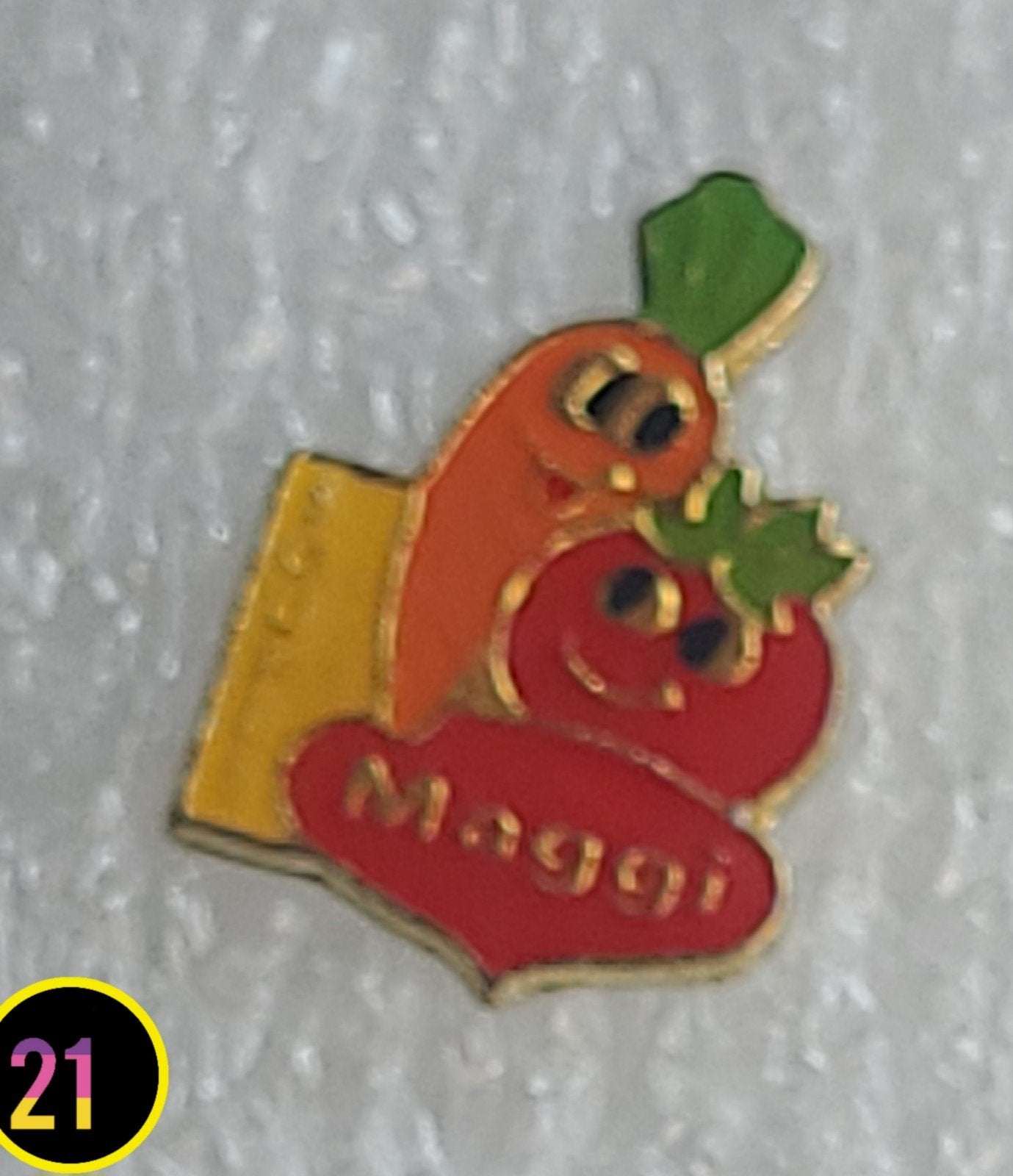 Vintage Maggi Pin Speldje Groenten Wortel Tomaat, Verzamelen, Verzenden