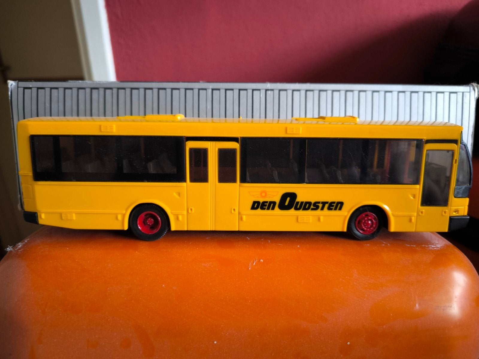 'Den Oudsten'Volvo B10M  mb230 AHC models 1:43, Hobby en Vrije tijd, Modelauto's | 1:43, Verzenden, Gebruikt, Overige merken