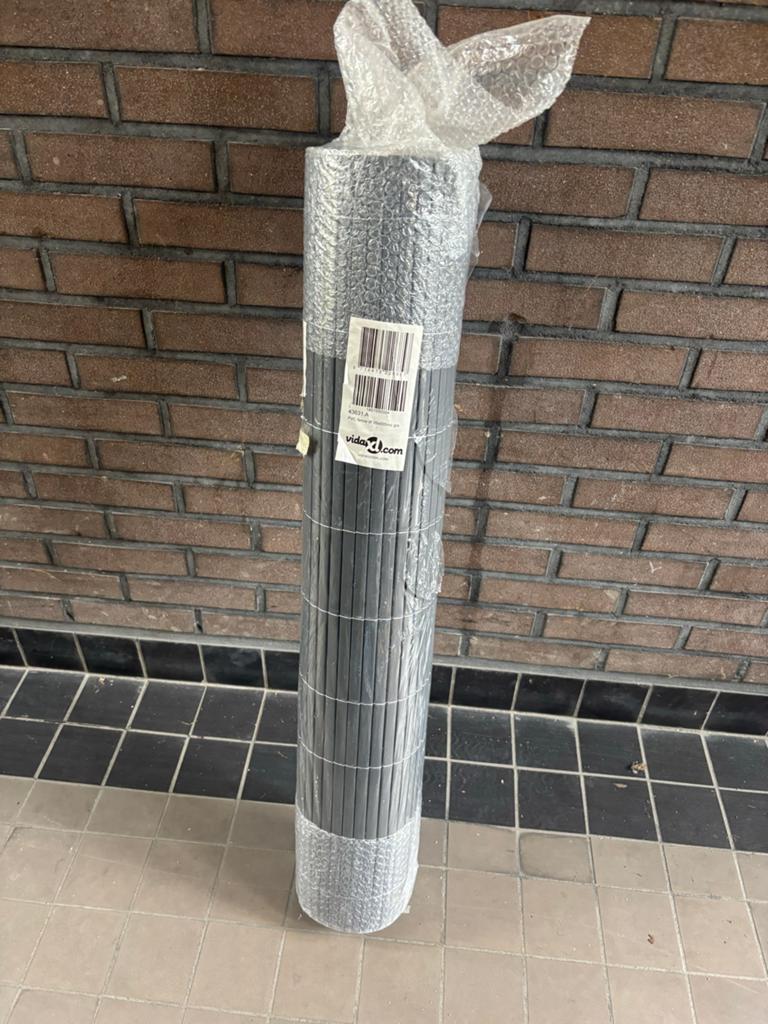 Nieuw vidaXL PVC privacyscherm / balkonscherm grijs – 90x500, Tuin en Terras, Tuinschermen, Ophalen, Kunststof, Nieuw, 200 cm of meer