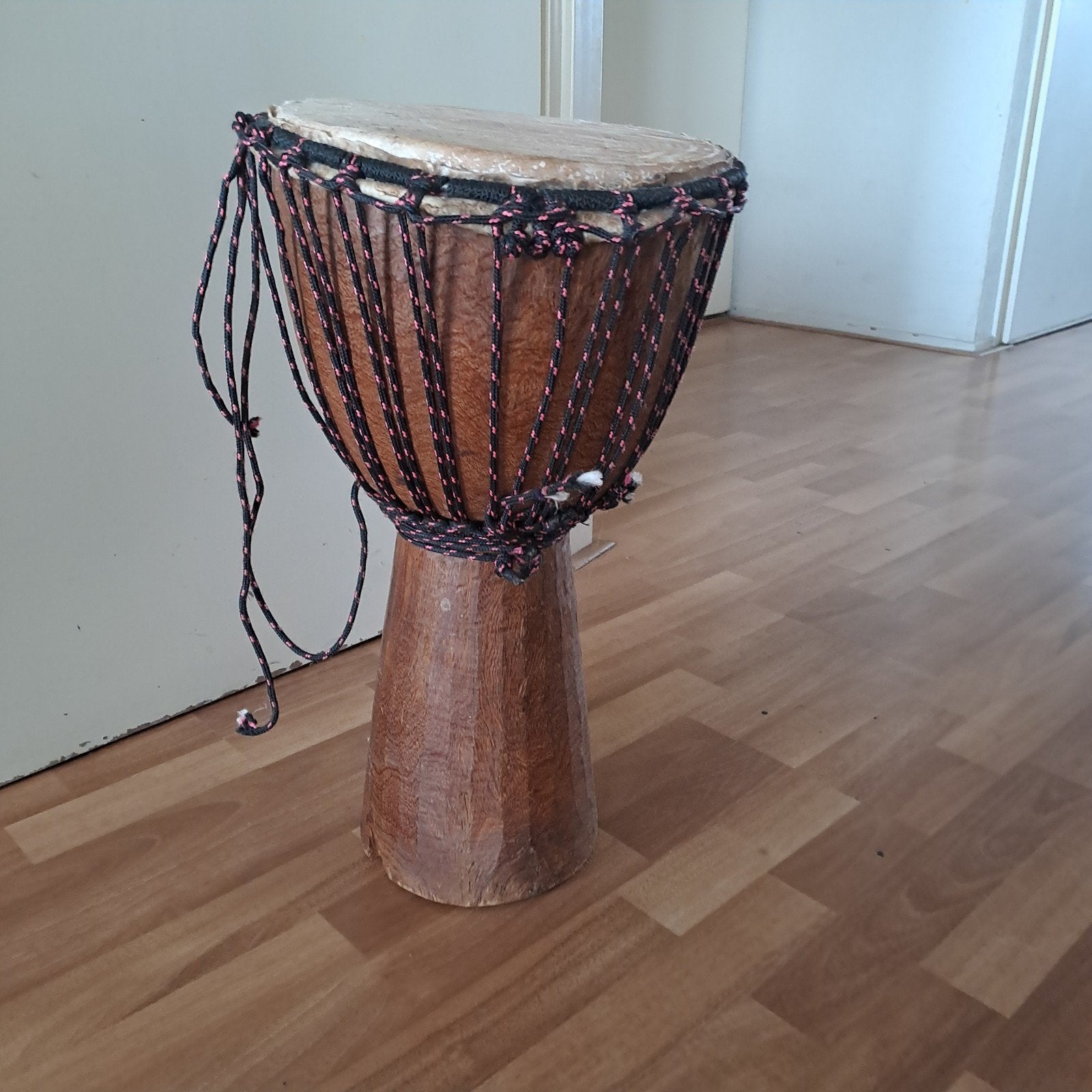 Authentieke Ghaneze Djembe, Muziek en Instrumenten, Percussie, Ophalen, Zo goed als nieuw, Trommel
