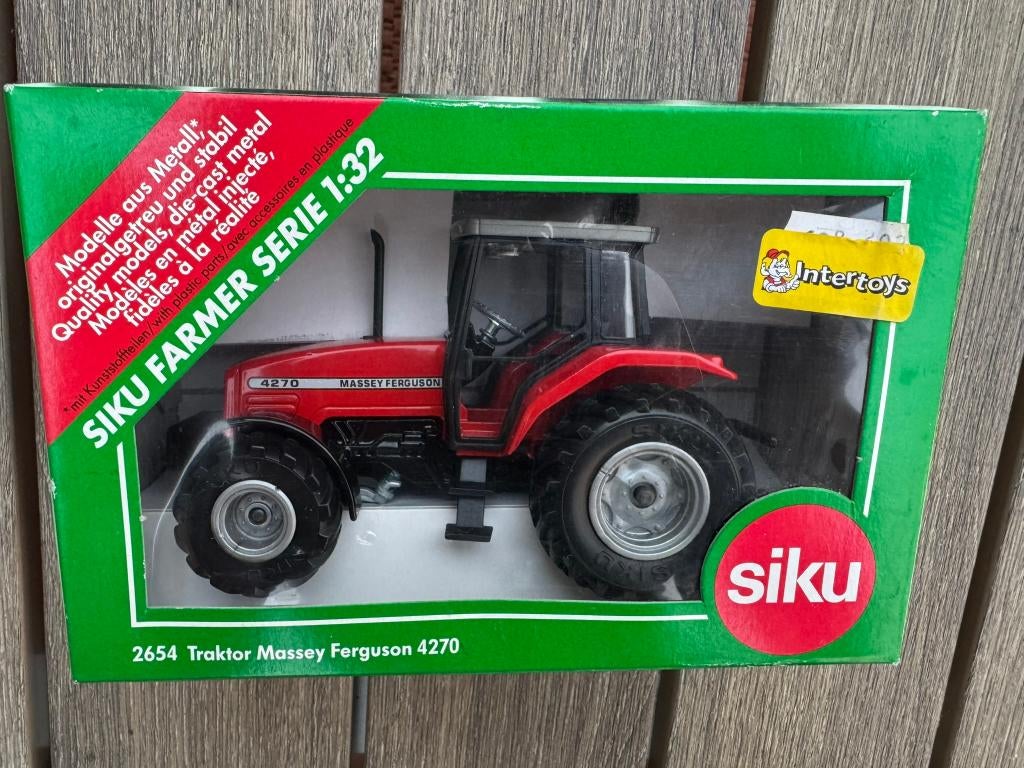 SIKU 2654 Massey Ferguson 4270 in zeer goede staat, Hobby en Vrije tijd, Modelauto's | 1:32, Ophalen of Verzenden, Zo goed als nieuw