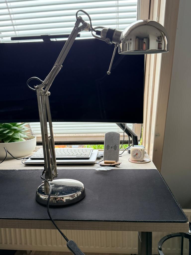 Verstelbare bureaulamp - Chroom, Huis en Inrichting, Lampen | Tafellampen, Ophalen of Verzenden, Zo goed als nieuw, Metaal, 75 cm of meer