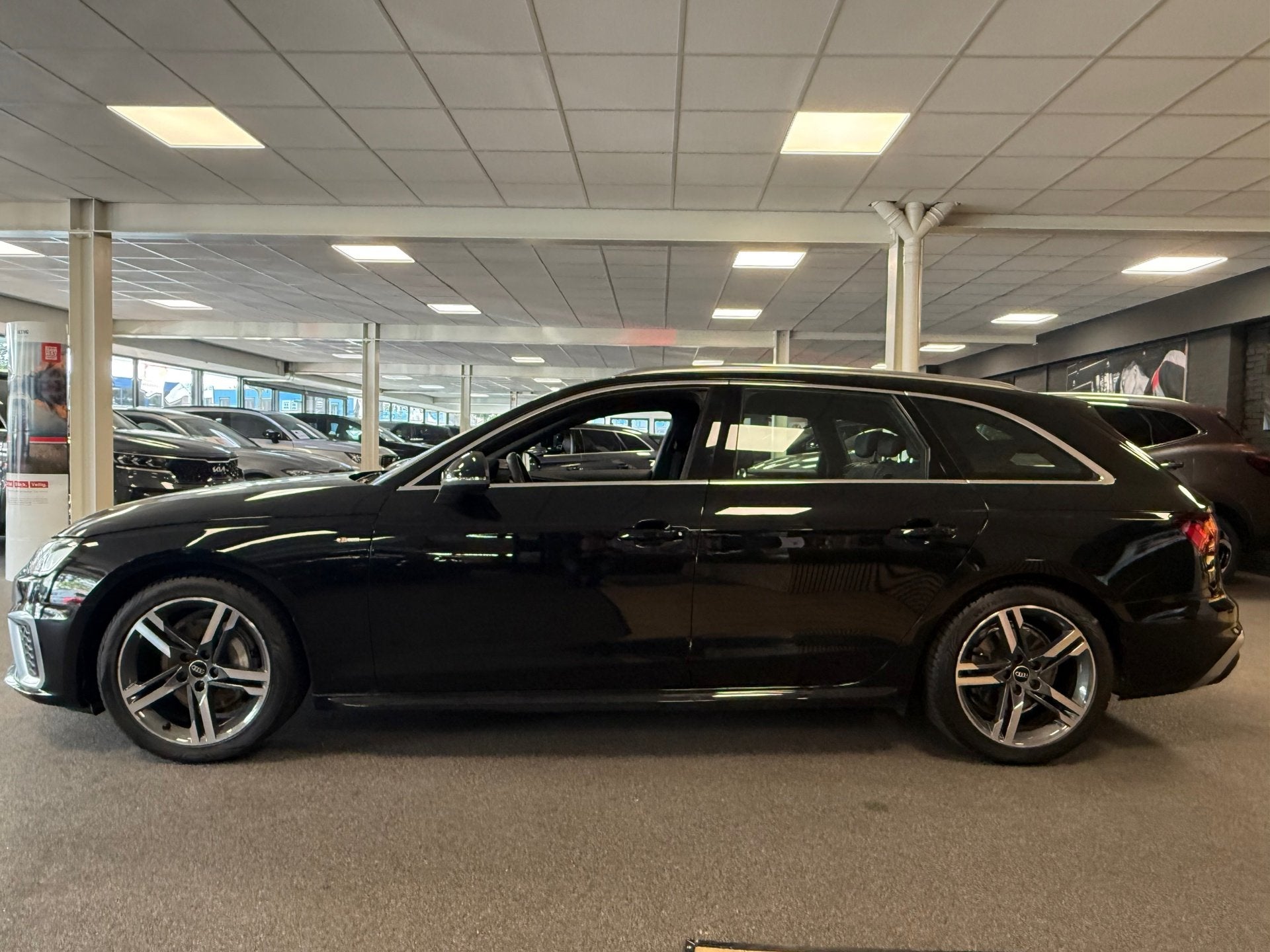 Audi A4 Avant 40 TFSI quattro S edition / S-line / virtual /, Auto's, Gebruikt, 4 cilinders, Zwart, Origineel Nederlands