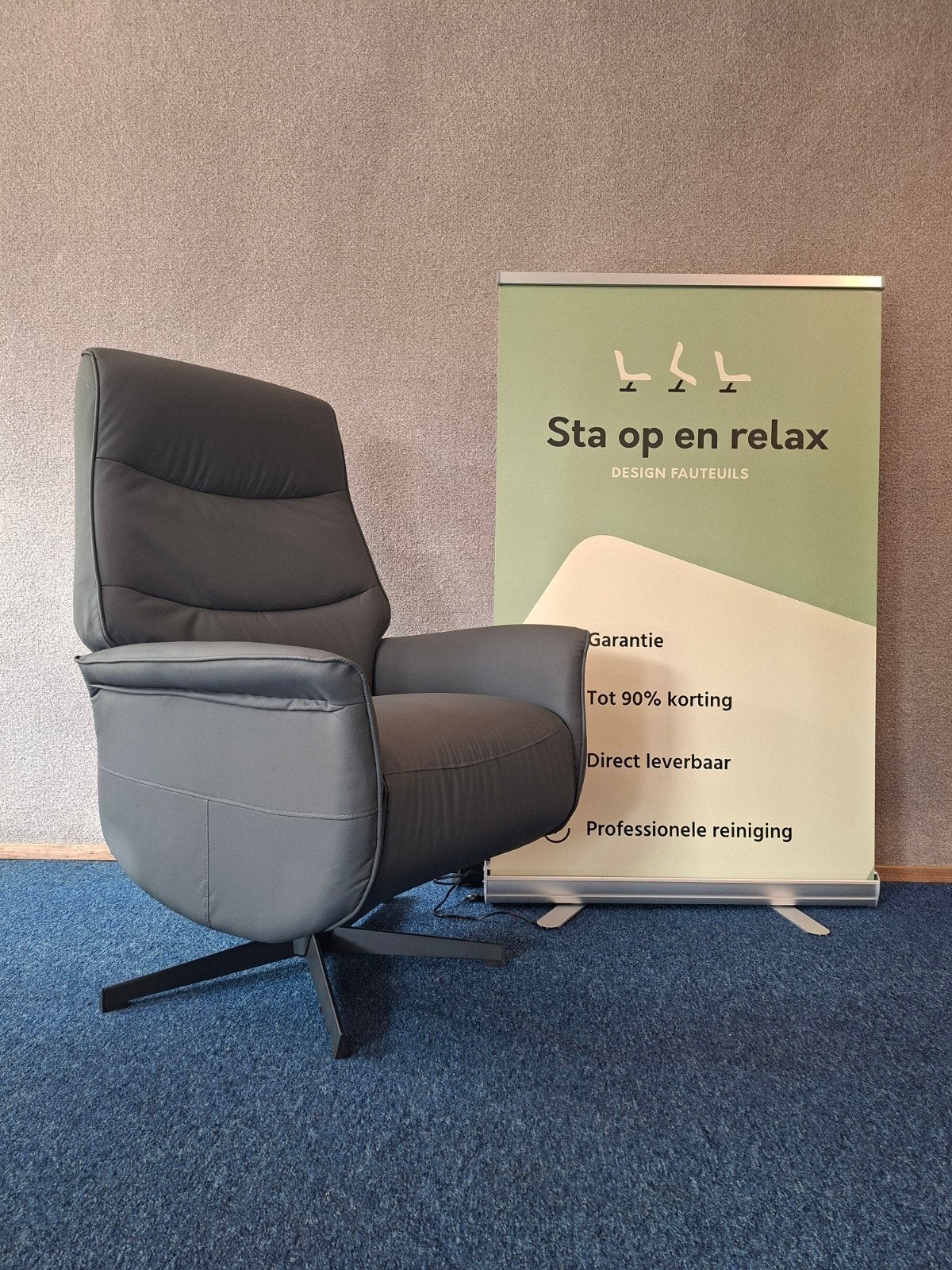 NIEUWE relax fauteuil 2 motorig, alles appart te verstellen.