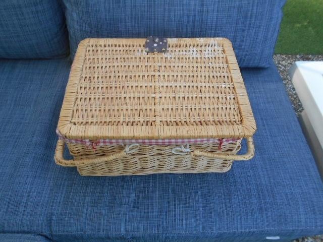 Klassieke rieten picknickmand  /oldtimer accesoir//, Ophalen of Verzenden, Zo goed als nieuw