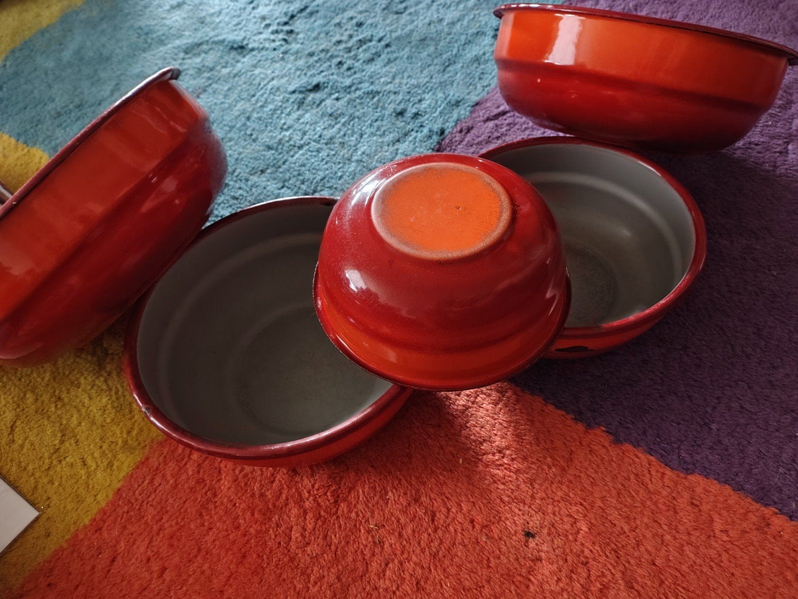 Set van 5 vintage emaille kommen, rood met grijs, Ophalen of Verzenden