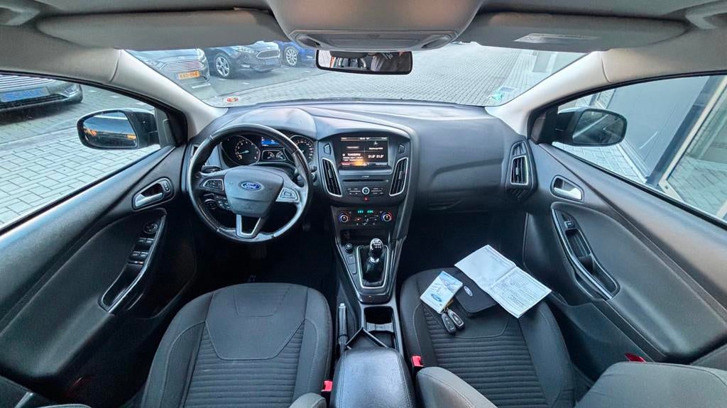 Ford Focus 125pk Titanium CLIMA | CRUISE CONTROL | NAVI | BL, Auto's, Zwart, Zwart, Origineel Nederlands, Handgeschakeld