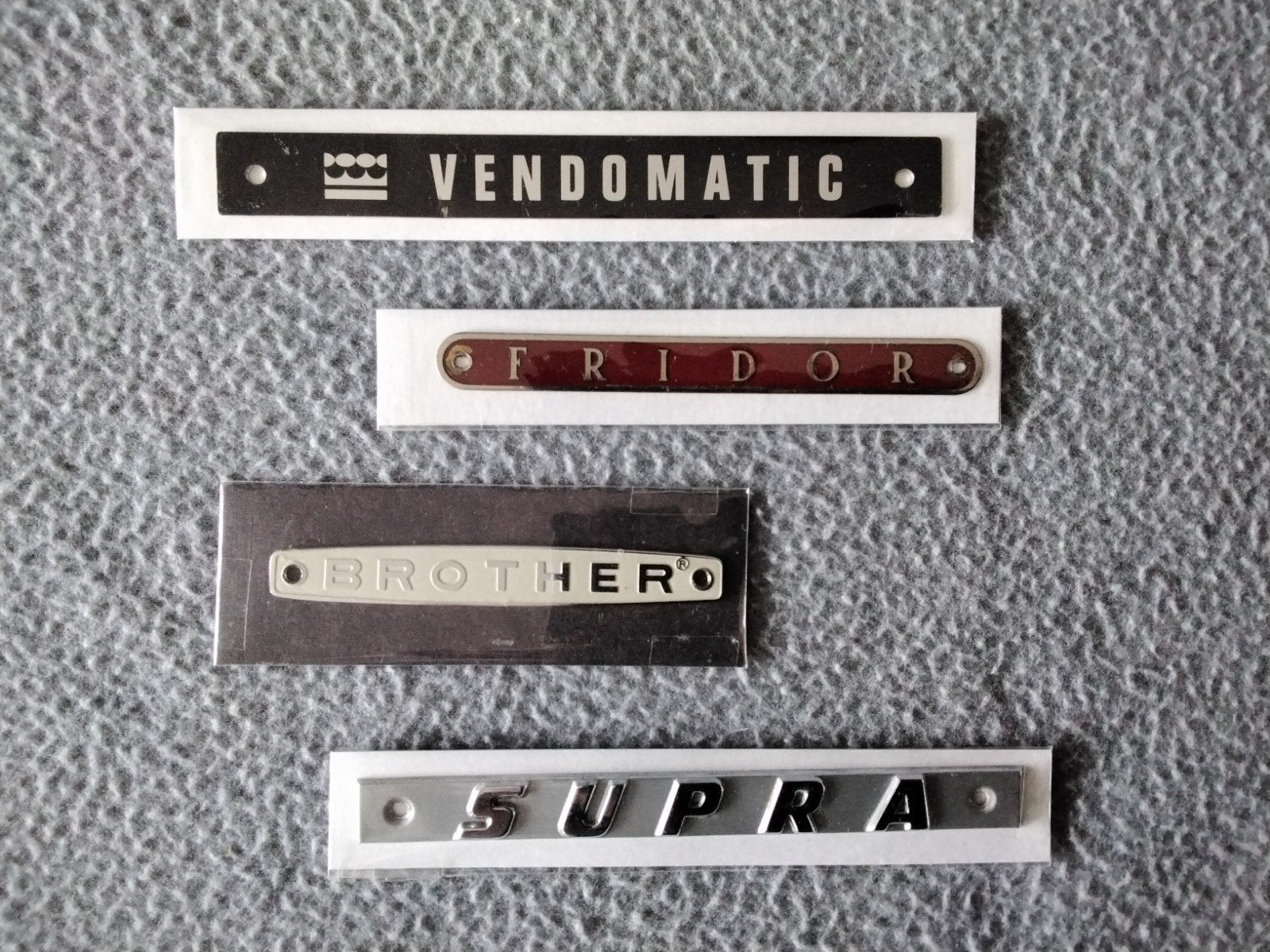 naaimachine embleem, Ophalen of Verzenden