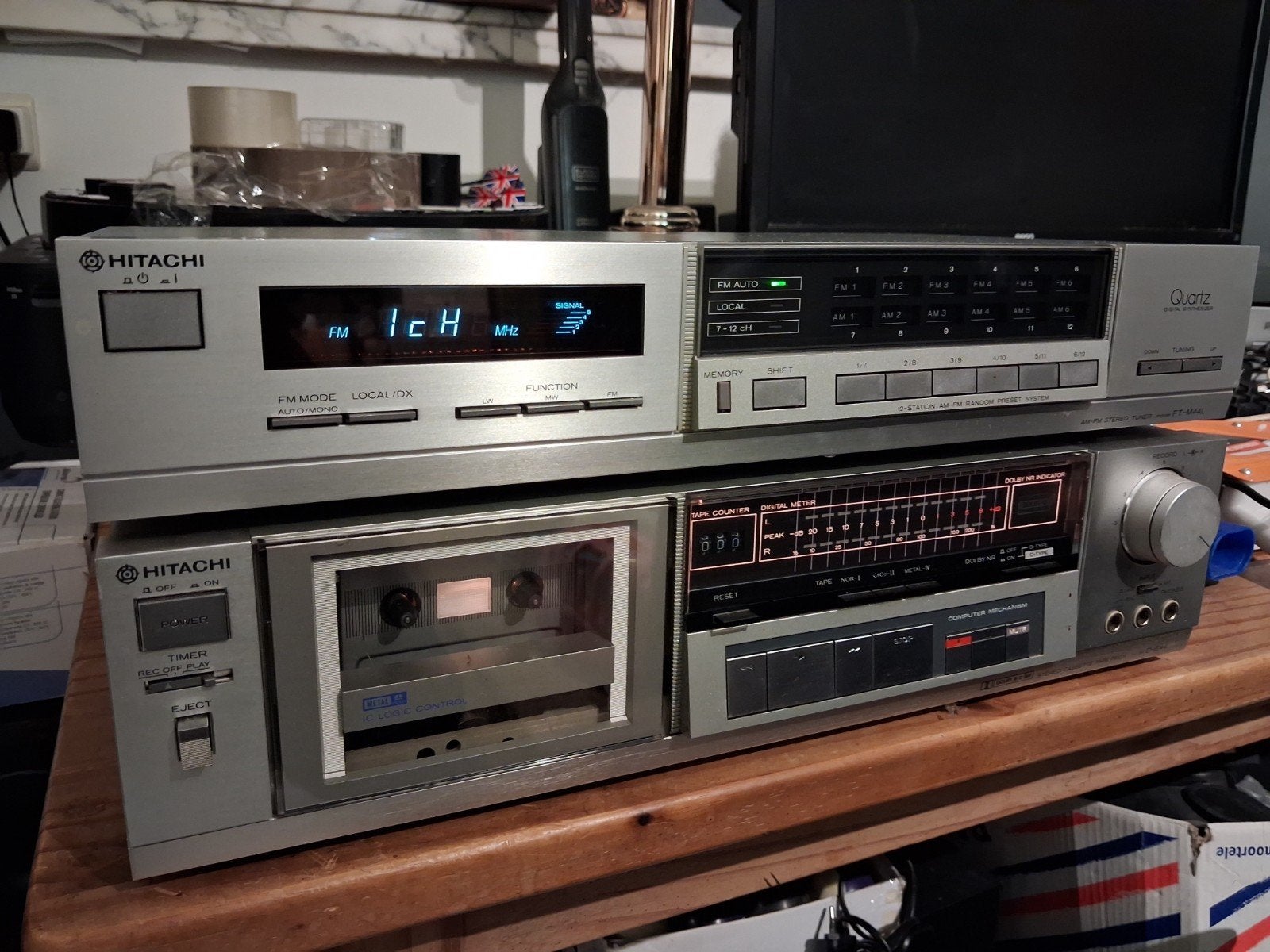Hitachi FT-M44L Tuner en D-E44 Cassettedeck, Overige merken, Tuner of Radio, Gebruikt, Losse componenten