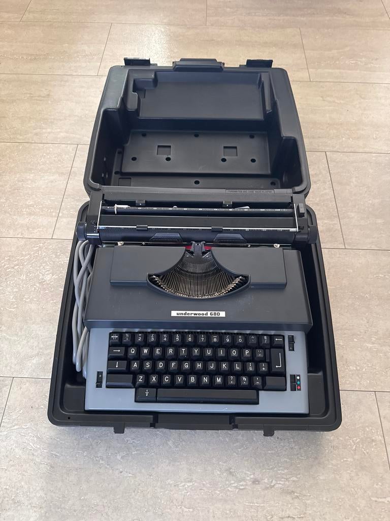 Typmachine underwood 680, Diversen, Typemachines, Ophalen of Verzenden, Zo goed als nieuw