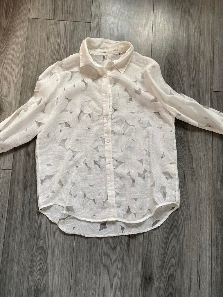 Witte blouse met bloemenpatroon, Ophalen of Verzenden, Zo goed als nieuw, Maat 38/40 (M), Wit