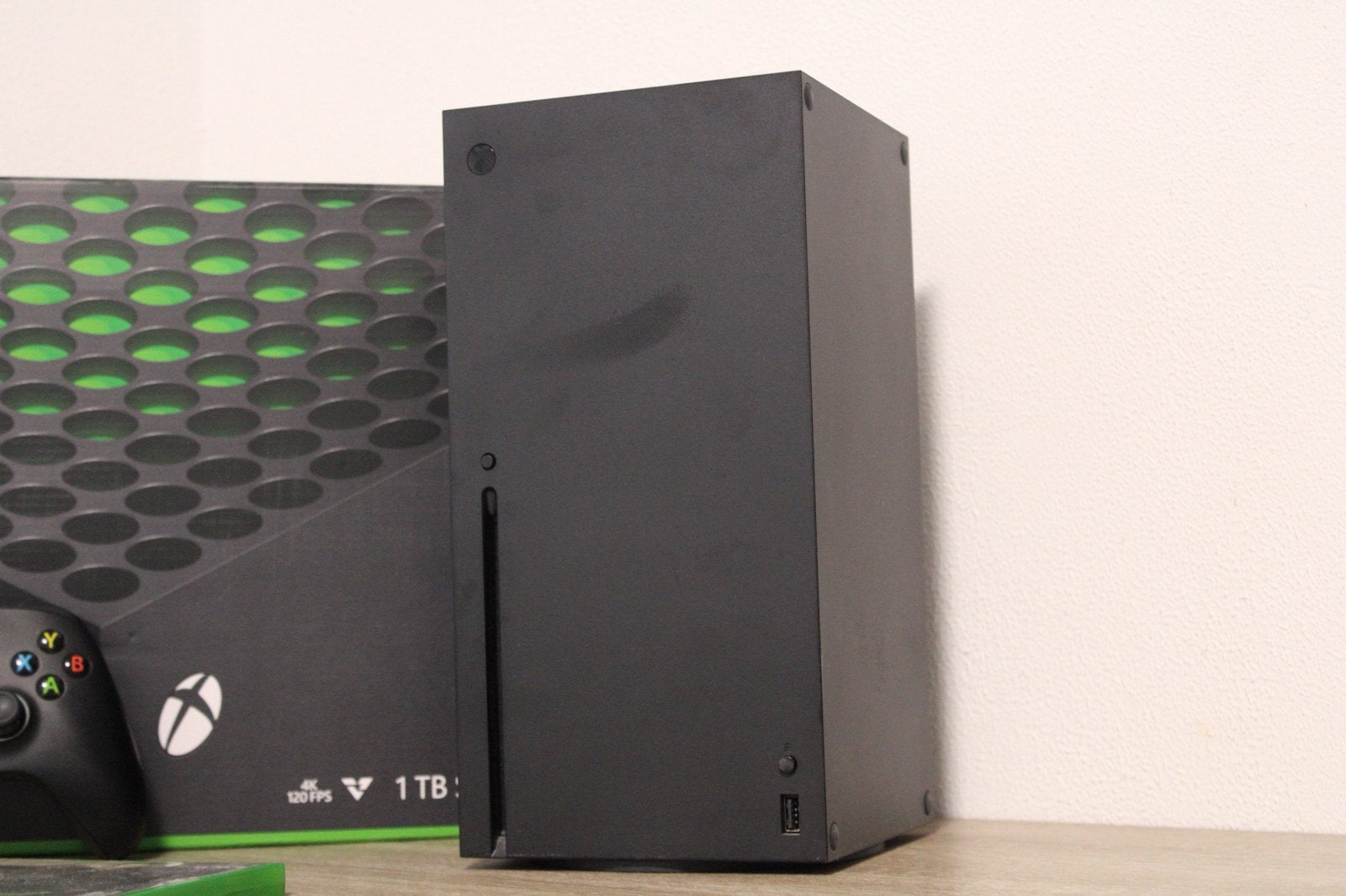 Foto 2 van Xbox Series X 1TB 8K + 1 Controller + 8 Spellen