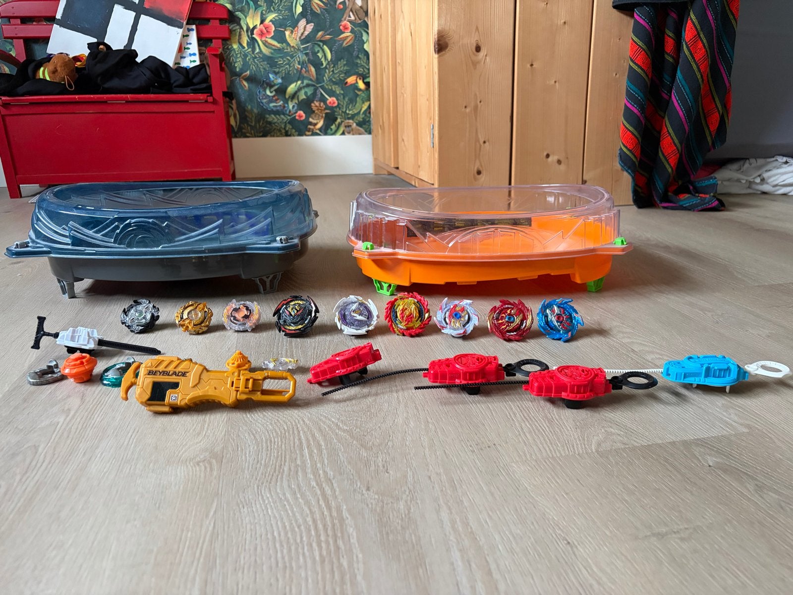 Grote Beyblade set met 2 stadions en veel Beyblades, Ophalen of Verzenden, Gebruikt, Jongen of Meisje