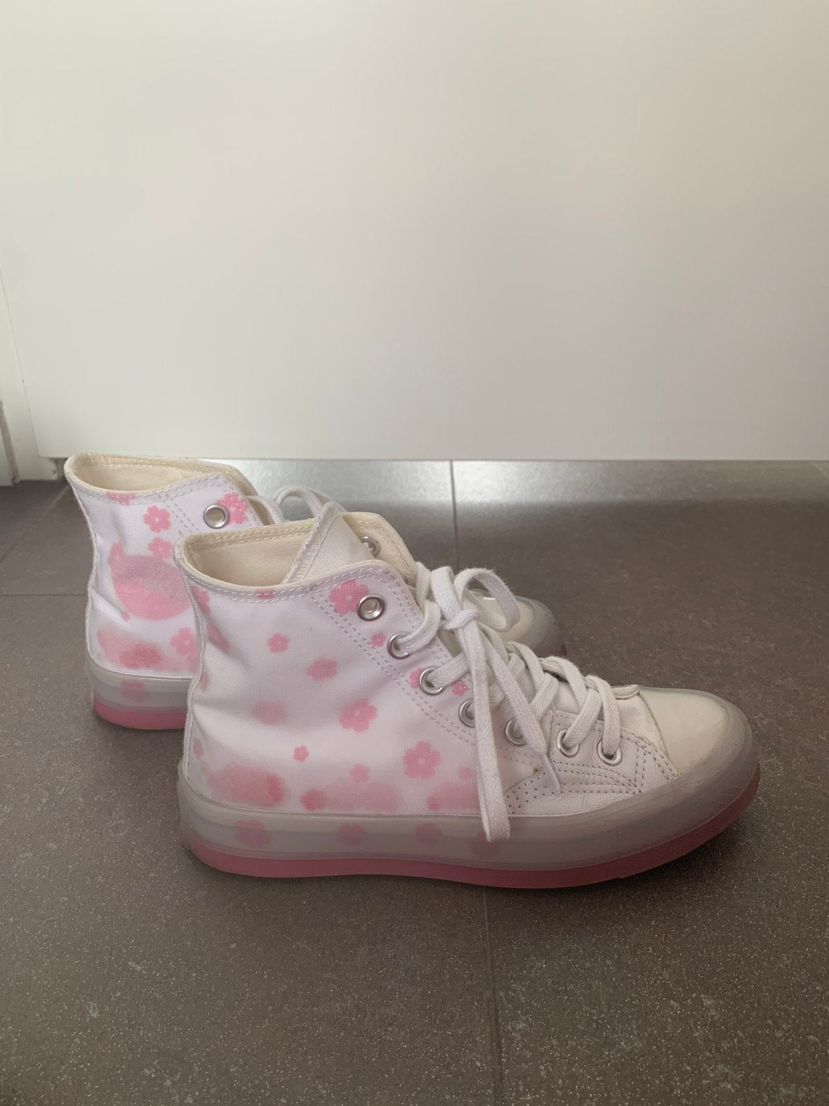 Converse all stars roze limited edition maat 36,5, Wit, Ophalen of Verzenden, Sneakers of Gympen, Zo goed als nieuw