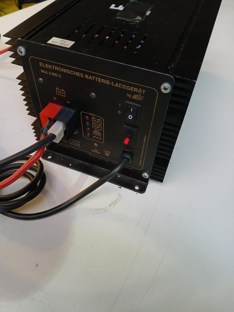 Elektronische Acculader - Mod. A 825-2, Ophalen of Verzenden, Gebruikt