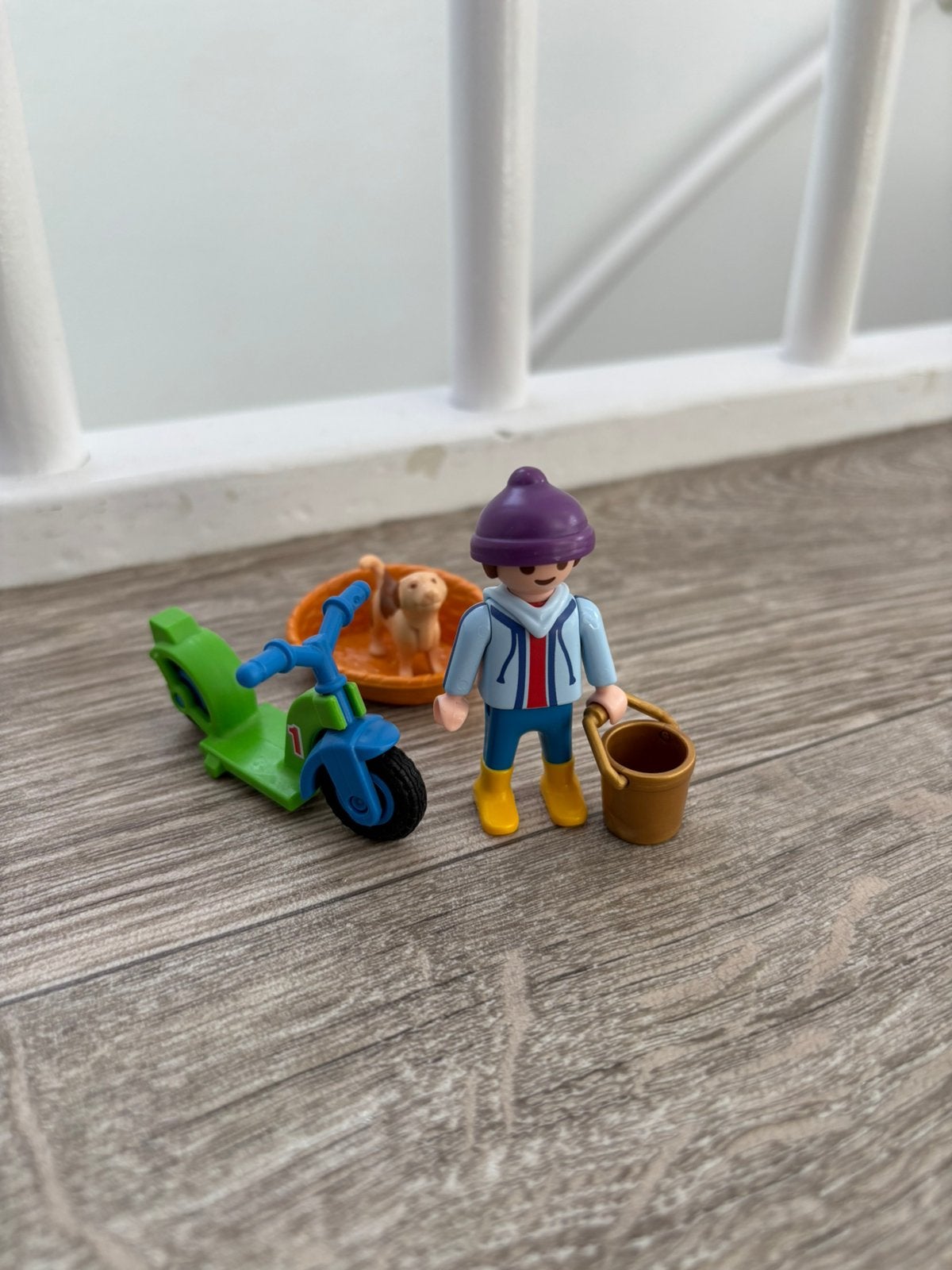 Playmobil jongen + hond + scooter + accessoires, Ophalen of Verzenden, Zo goed als nieuw, Losse onderdelen, Figuren
