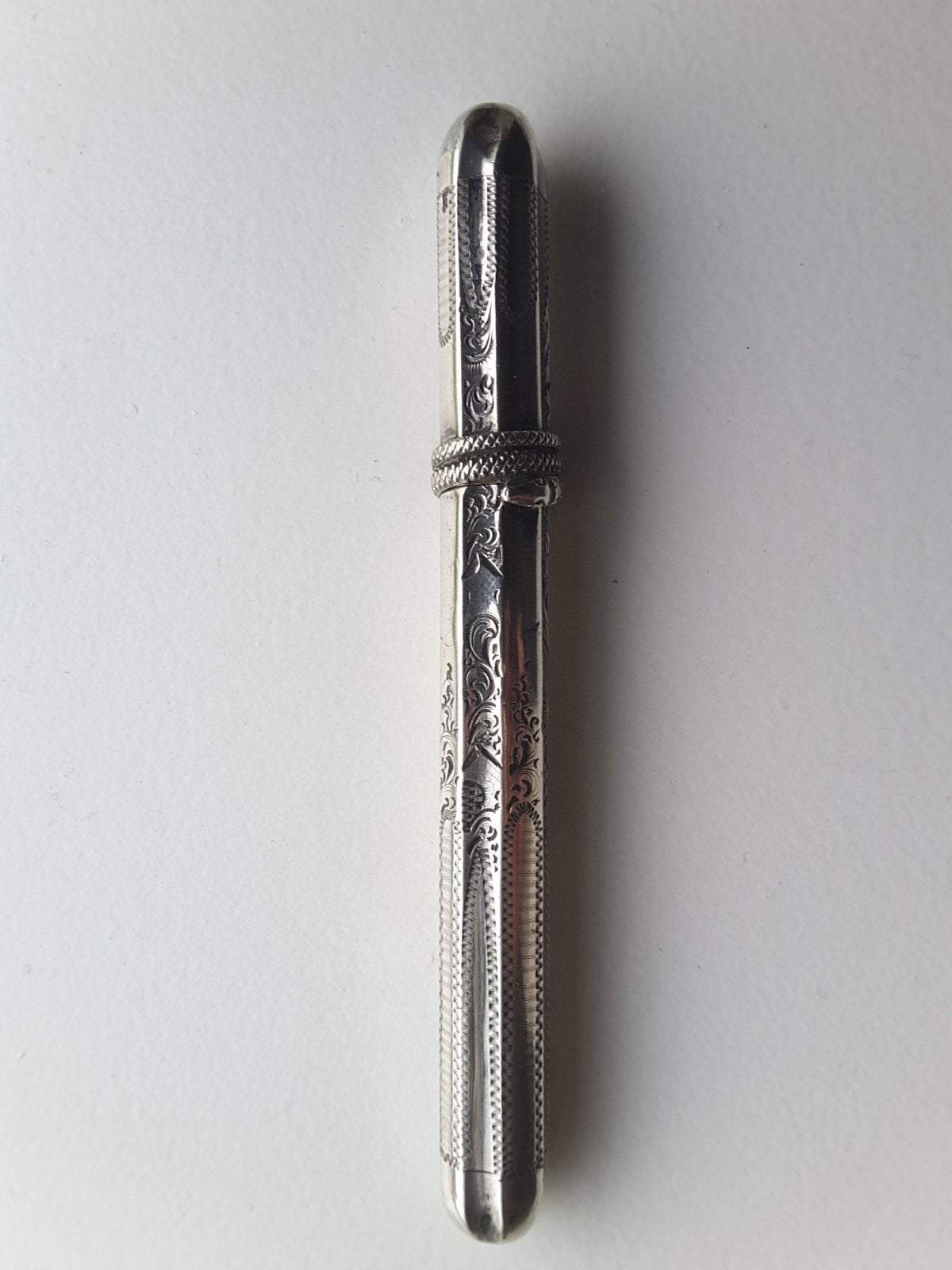 Antieke zilveren naaldenkoker met gravures, Ophalen of Verzenden