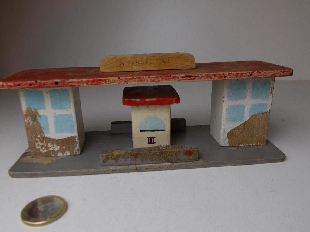 Vintage 2 x BENZINEPOMP (Hout/Plastic) 1 x AMERSFOORT!, Hobby en Vrije tijd, Modelauto's | 1:43, Ophalen of Verzenden, Gebruikt