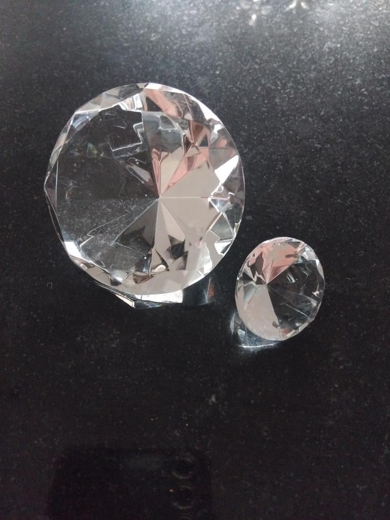 Kristal diamant groot en klein set van 2 voor €25, Verzamelen, Swarovski, Ophalen of Verzenden, Zo goed als nieuw, Figuurtje