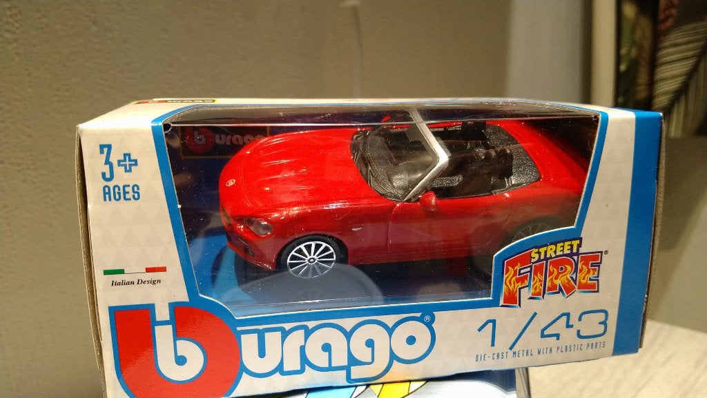 Bburago Street Fire Fiat 124 Spider 2016 Red 1/43, Hobby en Vrije tijd, Ophalen of Verzenden, Nieuw, Auto, Overige merken
