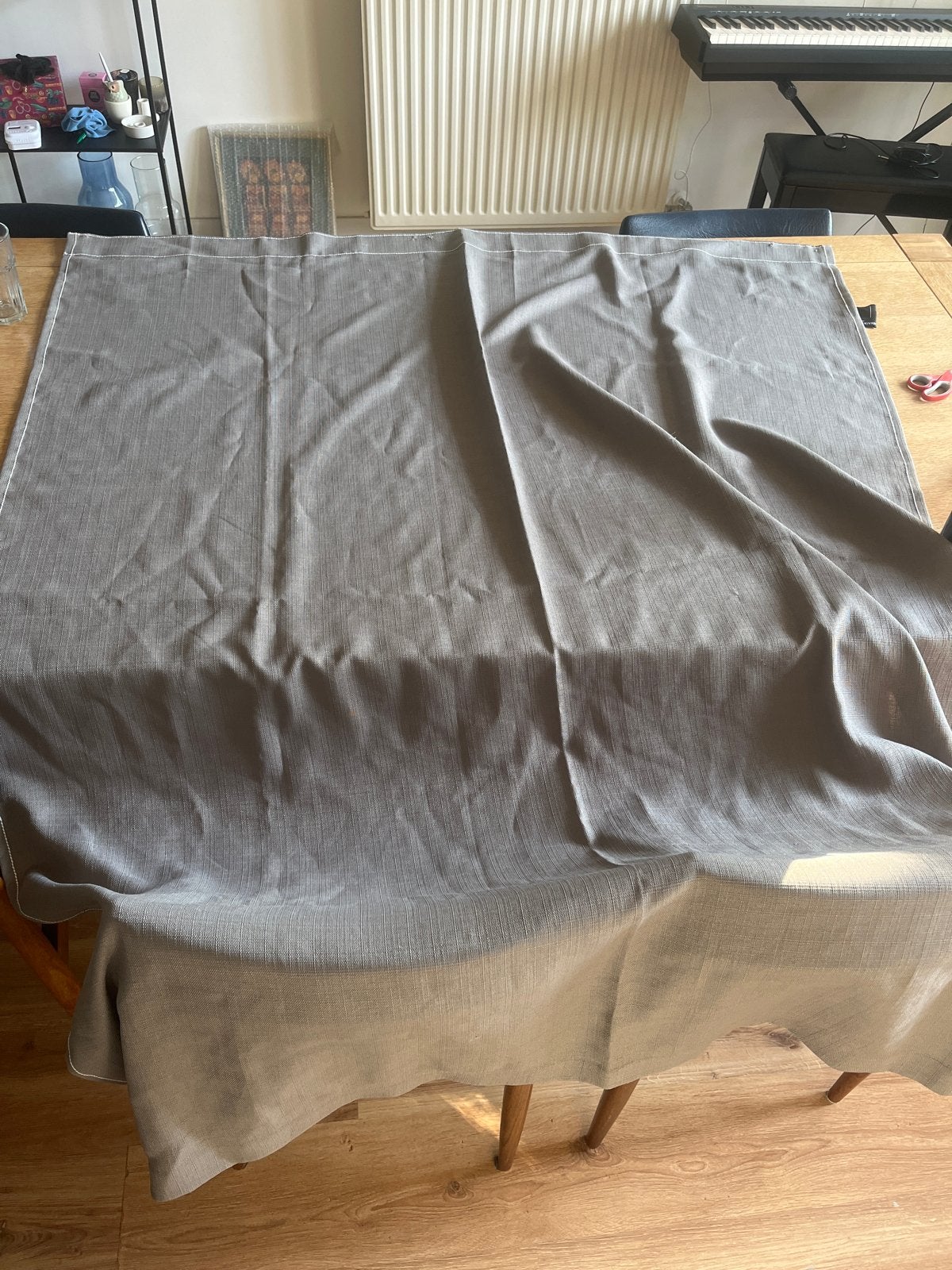 2 Grijze gordijnen met plooiband, 140x188 cm, 100 tot 150 cm, Nieuw, Ophalen of Verzenden, Grijs