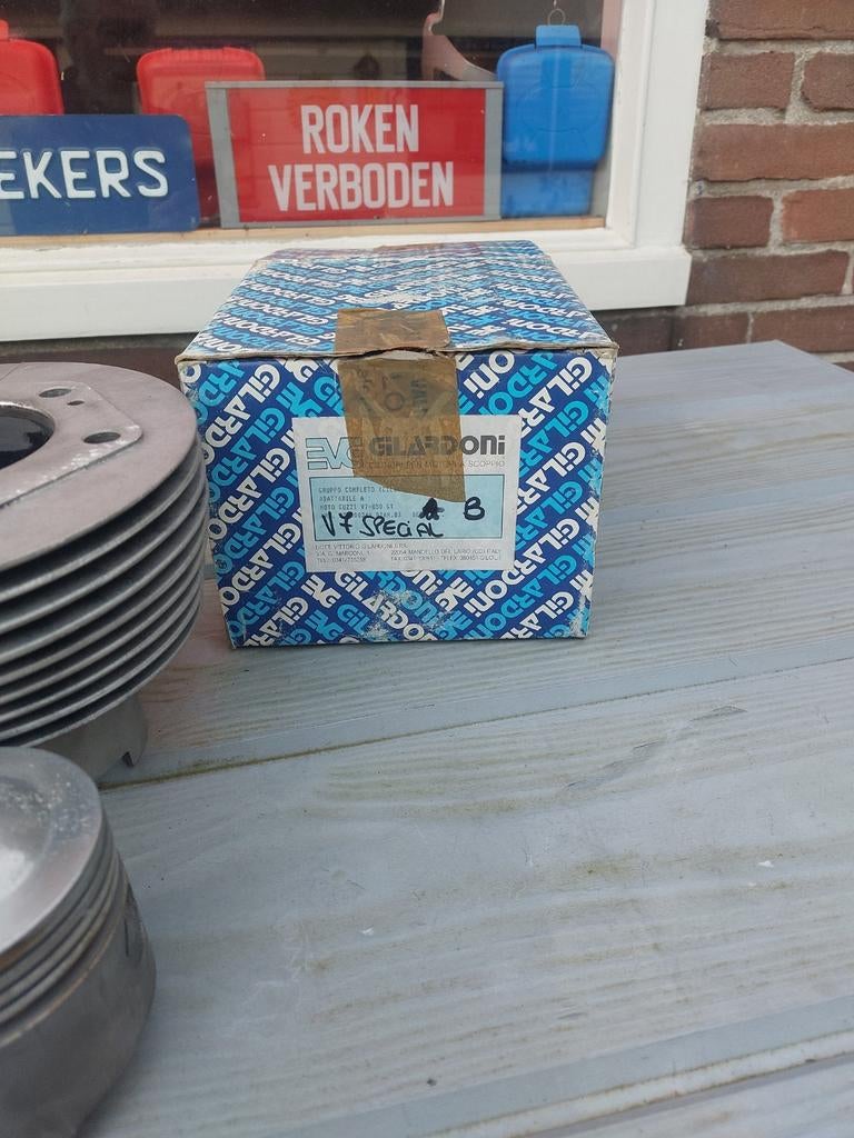 Moto guzzi versleten cilinders met zuigers, Motoren, Onderdelen | Oldtimers, Ophalen of Verzenden