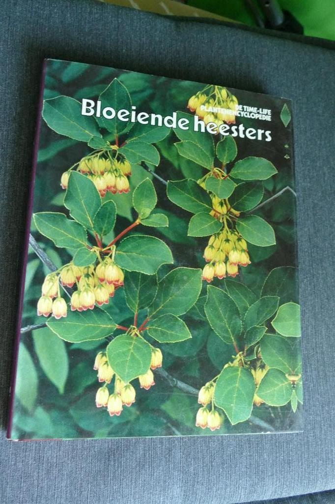 Time life Bloeiende heesters boek, Ophalen of Verzenden, Tuinieren en Tuinplanten