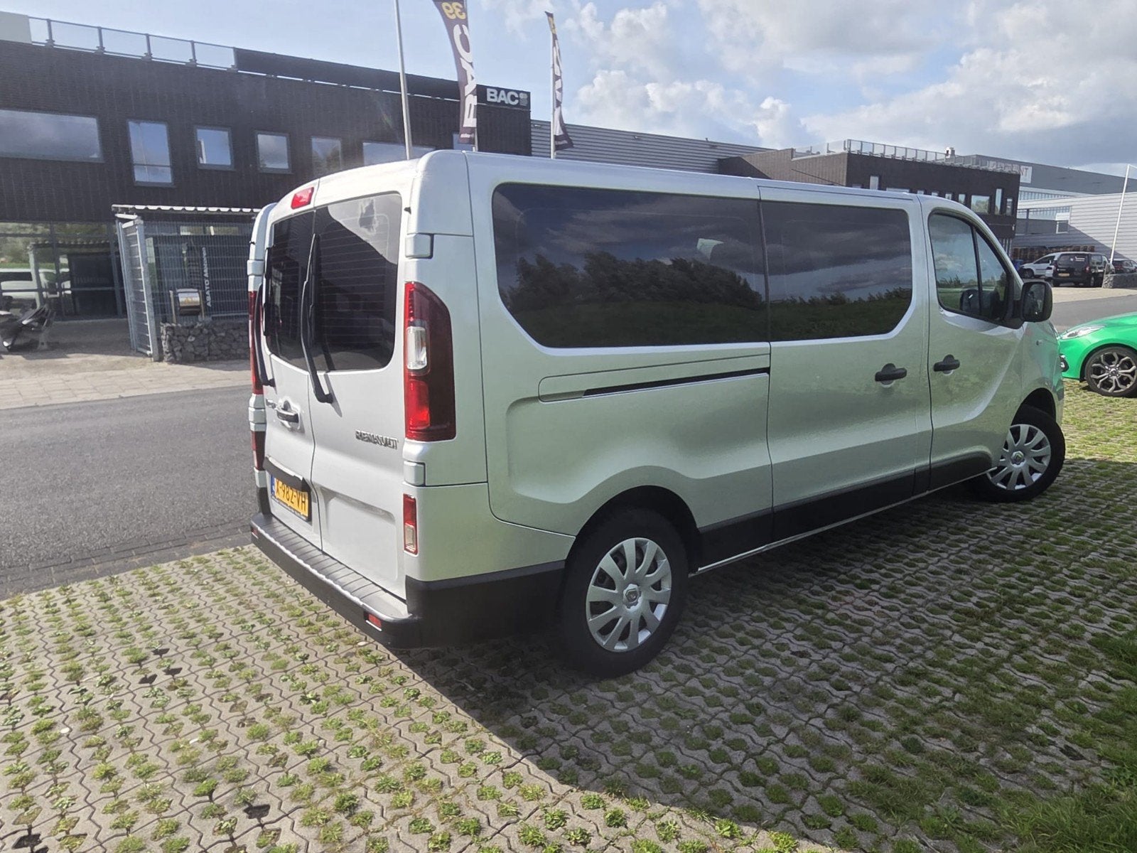 Renault Trafic Grand 1.6 Energy dCi 95pk S&S 2018 Grijs, Voorwielaandrijving, 8 stoelen, 2000 kg, Particulier