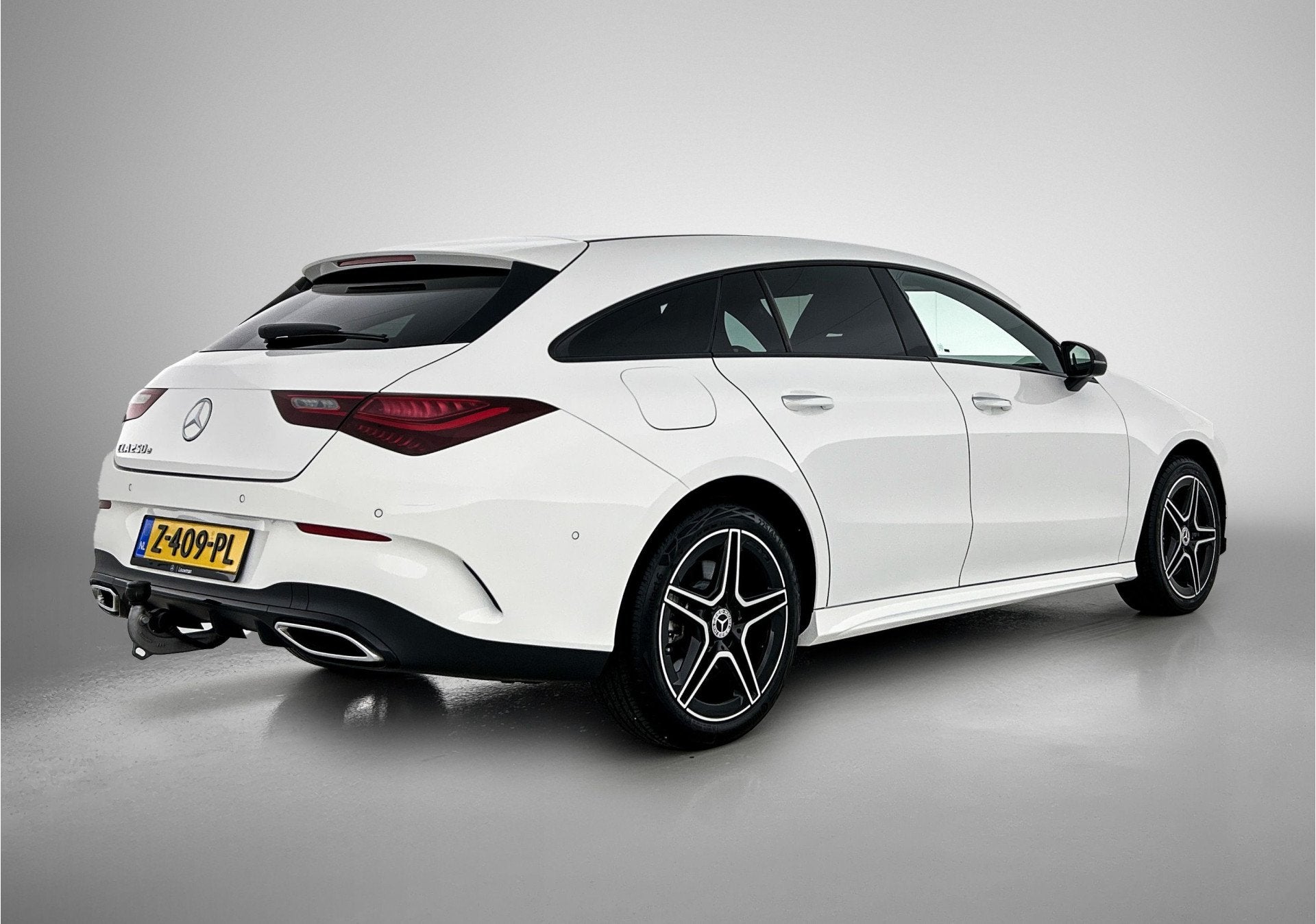 Mercedes-Benz CLA-Klasse Shooting Brake 250 e AMG Plug-In Hy, Gebruikt, 4 cilinders, 15 kWh, Wit