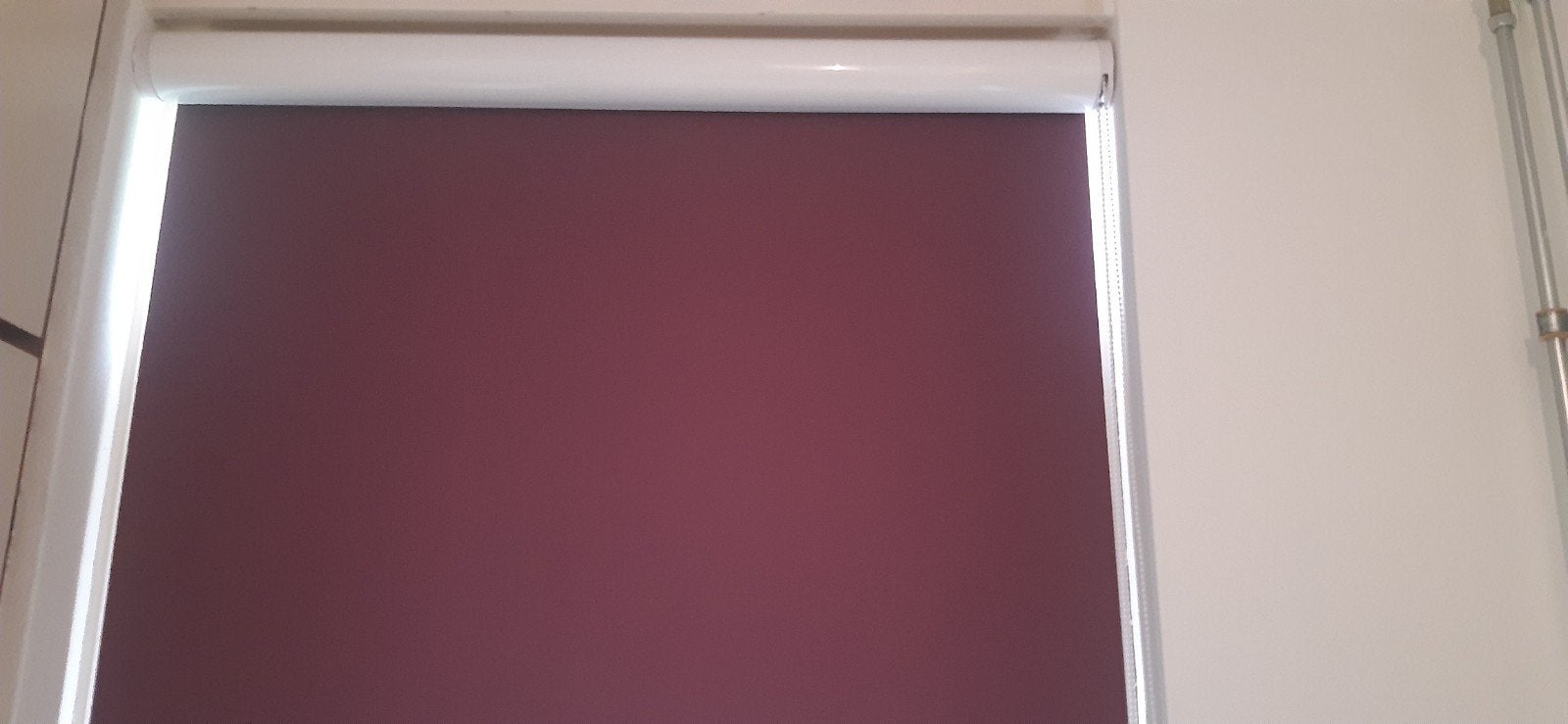 Verano Verduisterend Rolgordijn in Cassette Aubergine, Ophalen, Rolgordijn, Verduisterend, Zo goed als nieuw