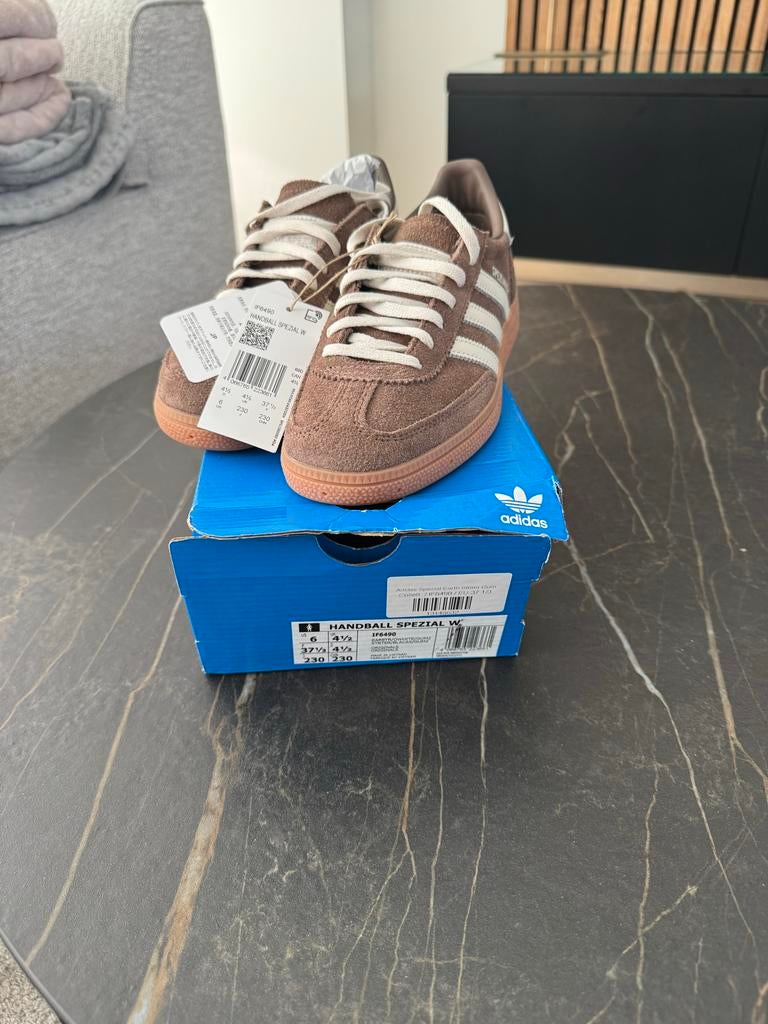Adidas Handball Spezial Earth Strata Gum - Maat 37 1/3, Ophalen of Verzenden, Nieuw, Bruin, Sneakers of Gympen