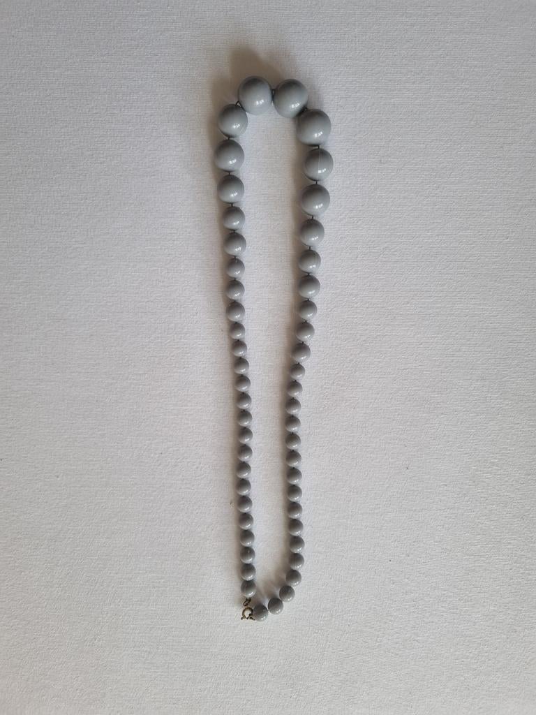 Leuke grijze parelketting €4, Sieraden, Tassen en Uiterlijk, Kettingen, Ophalen of Verzenden, Zo goed als nieuw, Grijs, Overige materialen