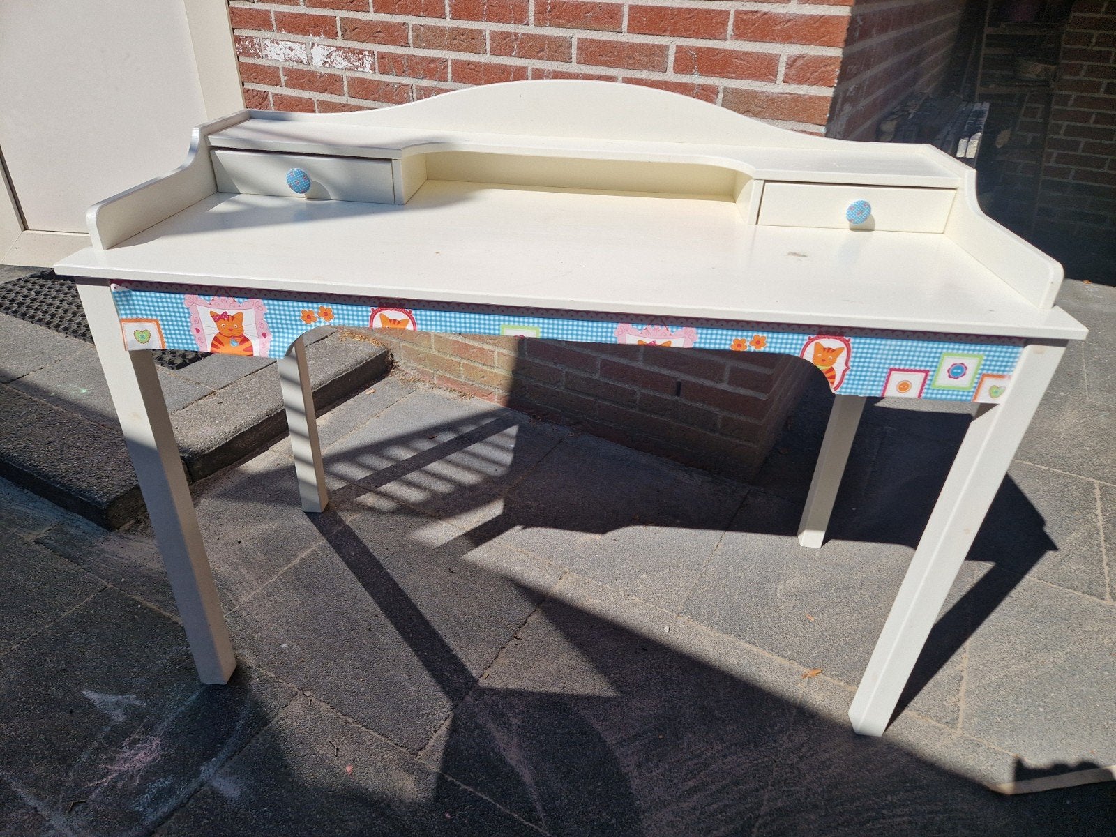 MOET WEG! leuk meidenbureau IKEA Gratis, Huis en Inrichting, Ophalen, Gebruikt