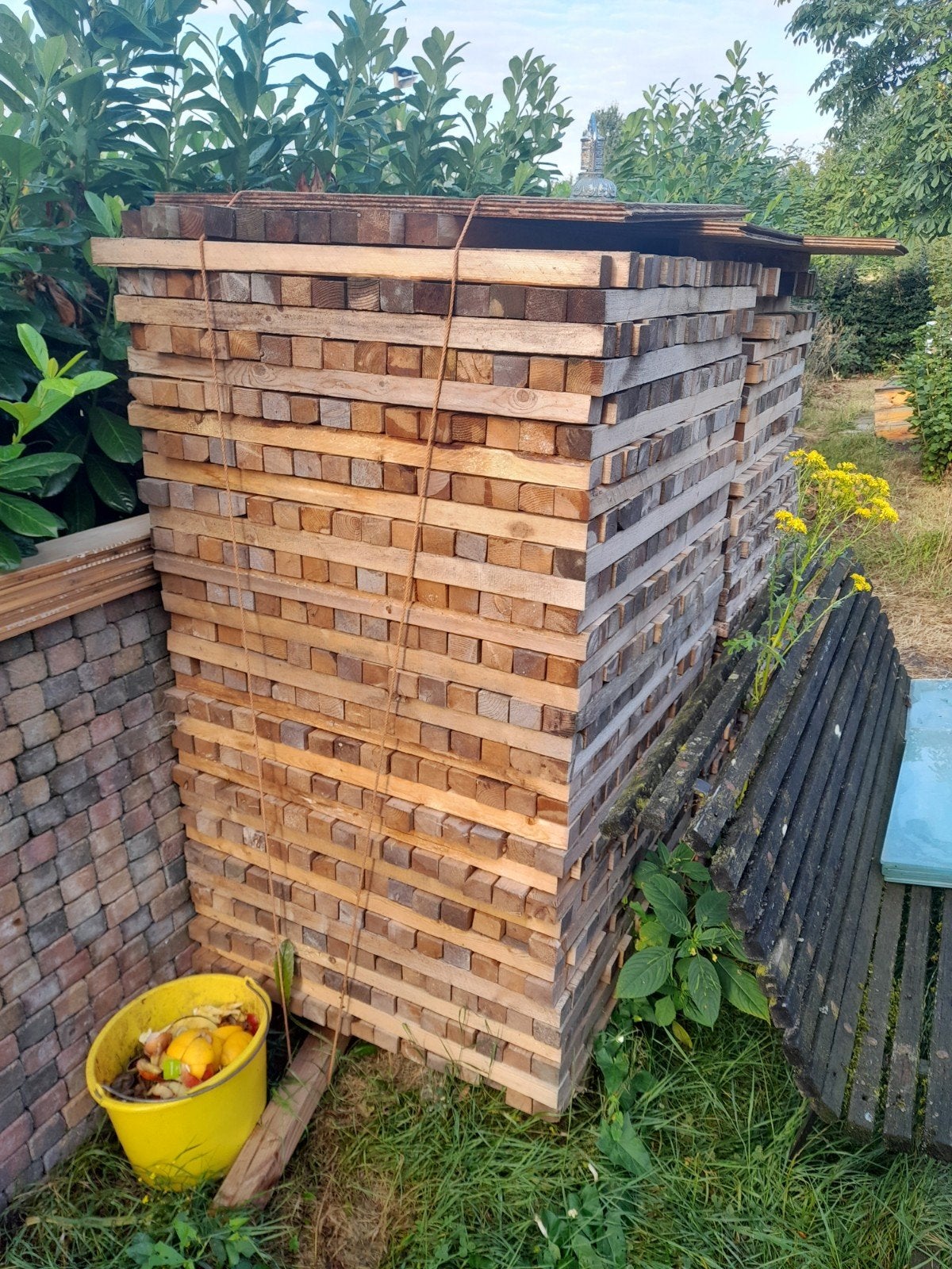 Grote stapel gebruikte houten balken/planken, Doe-het-zelf en Verbouw, Hout en Planken, Gebruikt, Ophalen of Verzenden, 200 tot 250 cm