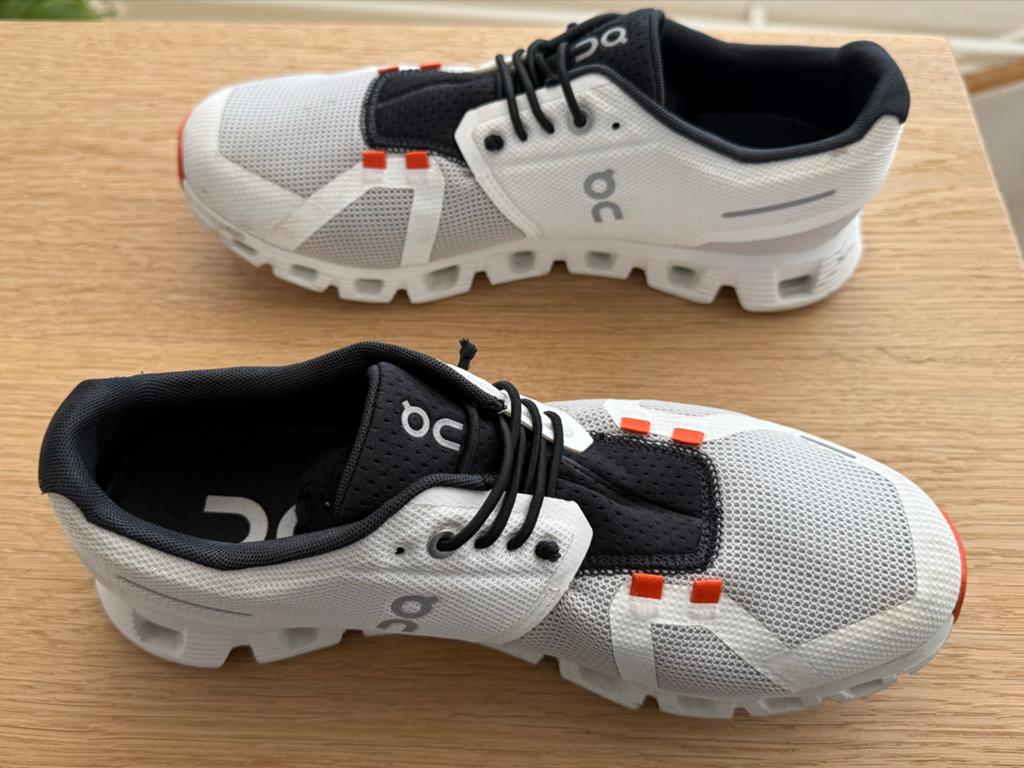 On Running Cloud 5 - Maat 42 (8,5), Sport en Fitness, Loopsport en Atletiek, Zo goed als nieuw, Hardloopschoenen, Overige merken