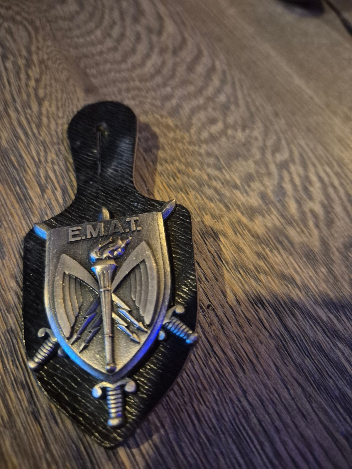 EMAT Embleem/Badge - Militair Verzamelobject, Ophalen of Verzenden, Overige soorten, Overige gebieden, Embleem of Badge