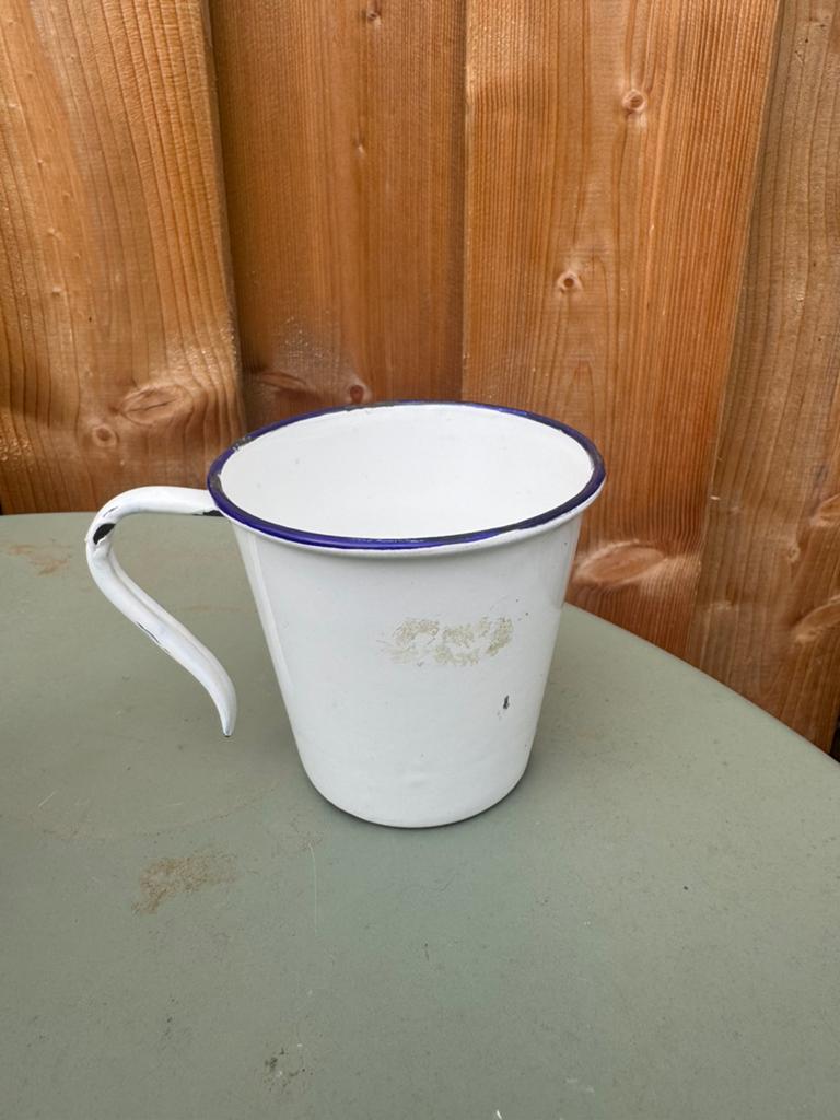 Witte emaille beker met blauwe rand, Antiek en Kunst, Antiek | Emaille, Ophalen of Verzenden
