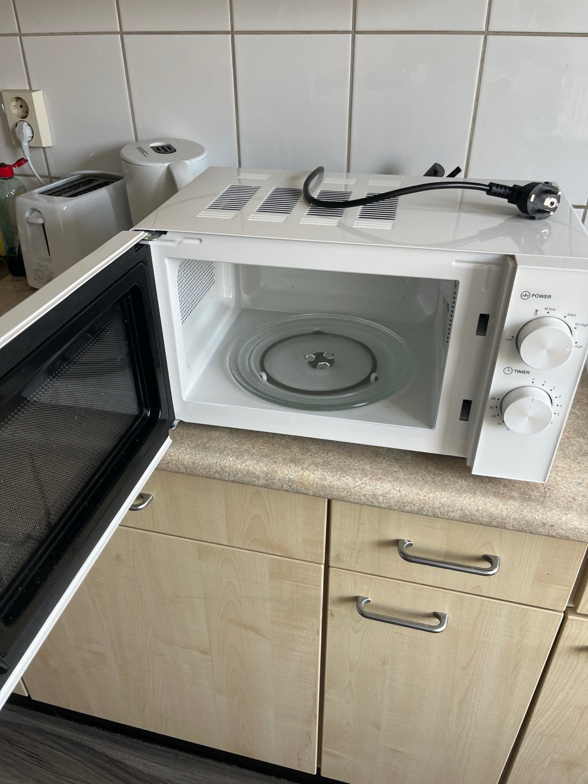 Zo goed als nieuwe magnetron - OK. OMW 1721 W, Witgoed en Apparatuur, Magnetrons, Ophalen, Minder dan 45 cm, Draaiplateau, Vrijstaand