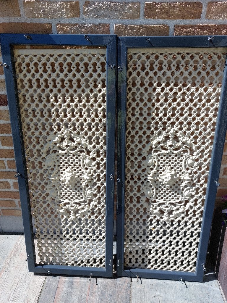 2 Deurroosters buitendeur. incl omlijsting, Ophalen, Beige, Metaal, Gebruikt