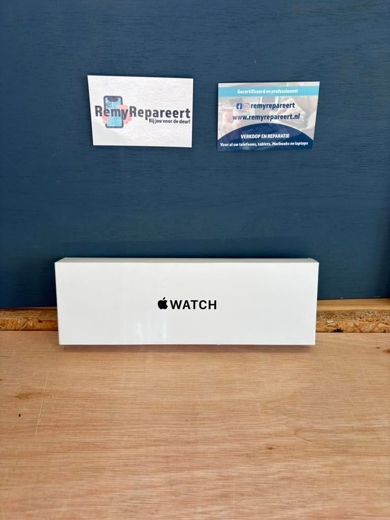 Nieuwe Apple watch SE gen2, 40mm, silver, Sieraden, Tassen en Uiterlijk, Smartwatches, Zo goed als nieuw, iOS, Zilver, Ophalen of Verzenden