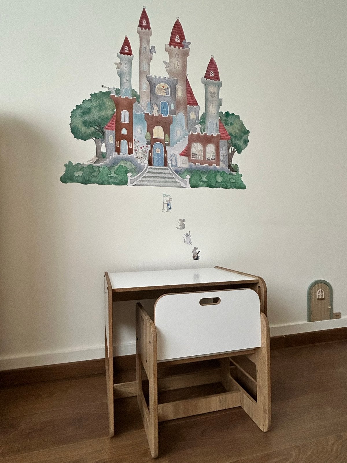 Minerakids Montessori speel- en studietafel met stoel, Ophalen, Zo goed als nieuw, Tafel(s) en Stoel(en)