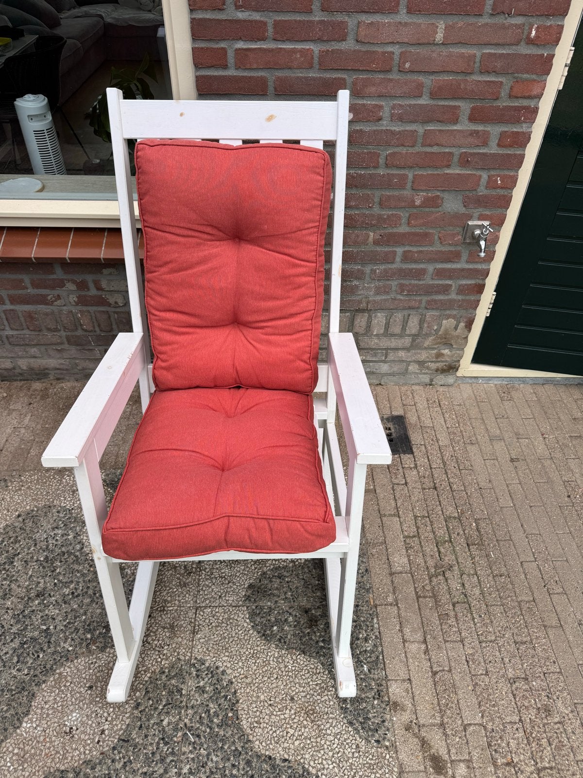 Witte houten schommelstoel met rood kussen, Ophalen, Gebruikt, Wit, Eén