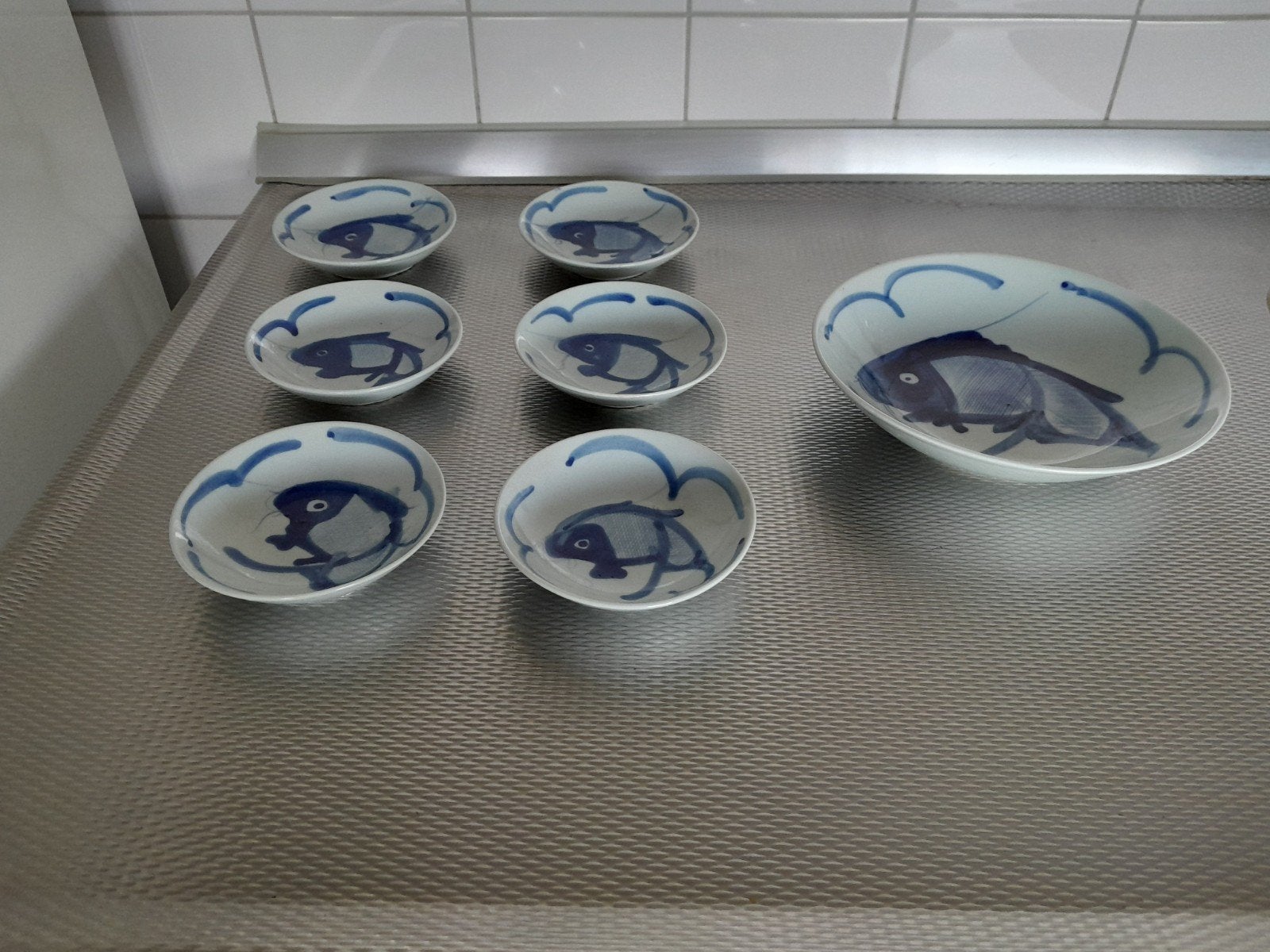 6 kleine en 1 grotere schaal met een  vis, Huis en Inrichting, Woonaccessoires | Schalen en Manden, Schaal, Rond, Ophalen of Verzenden